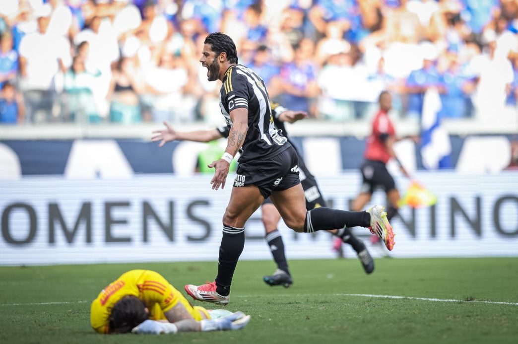 Hulk marcou dois gols contra o Cruzeiro Balcao News