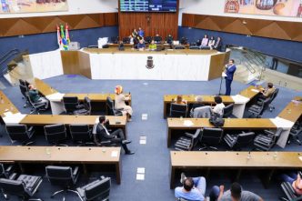 Uso de biblia aprovado em escolas de BH 9 4 25 Cristina Medeiros Balcao News