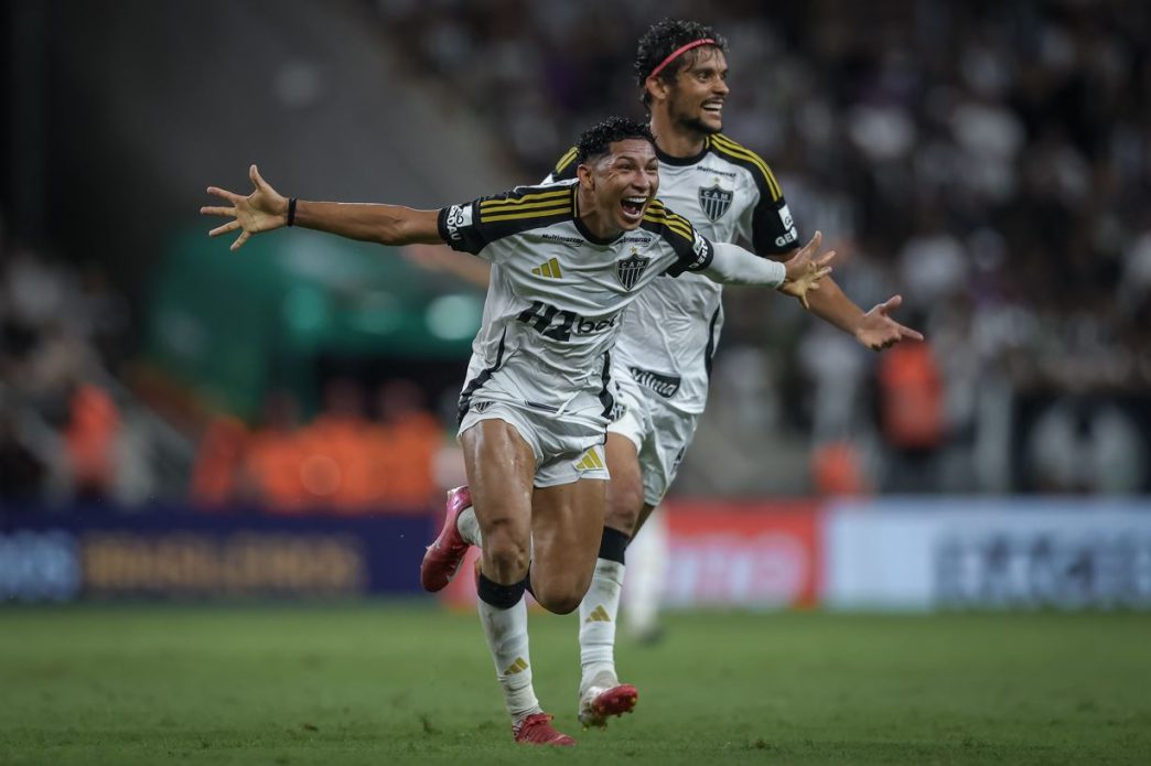 Rony comemora o golaco frente ao Ceara