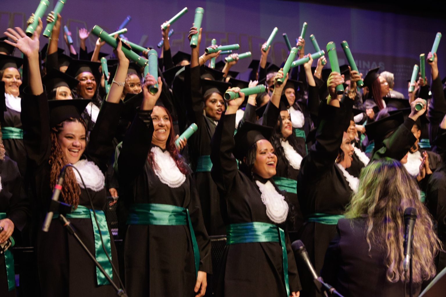 100 mil formados Trilhas de Futuro