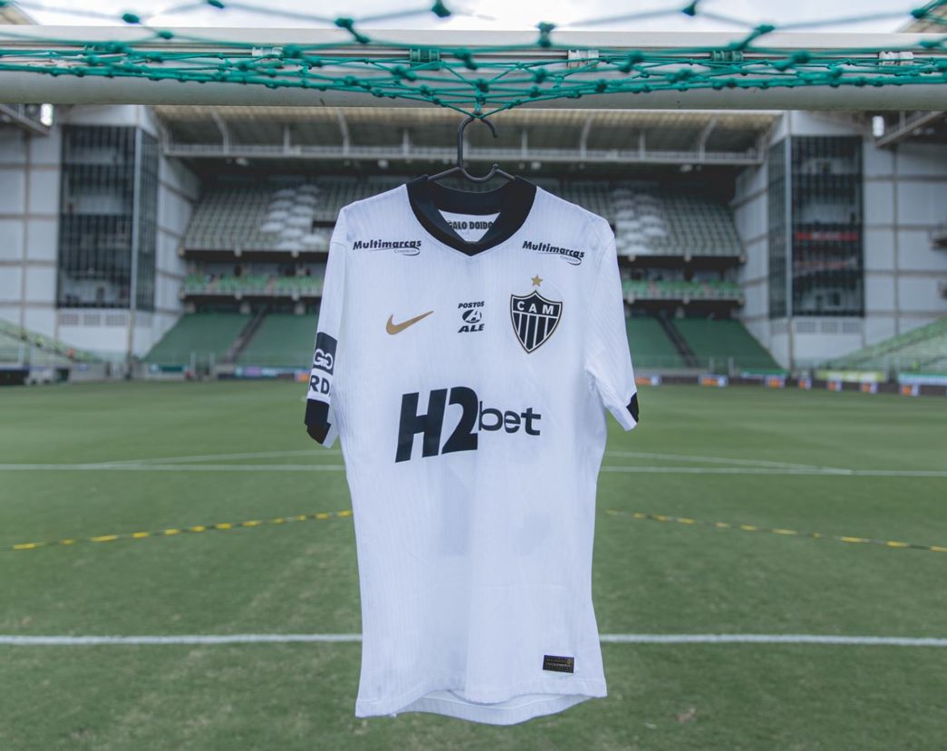 camisa do Galo no varal
