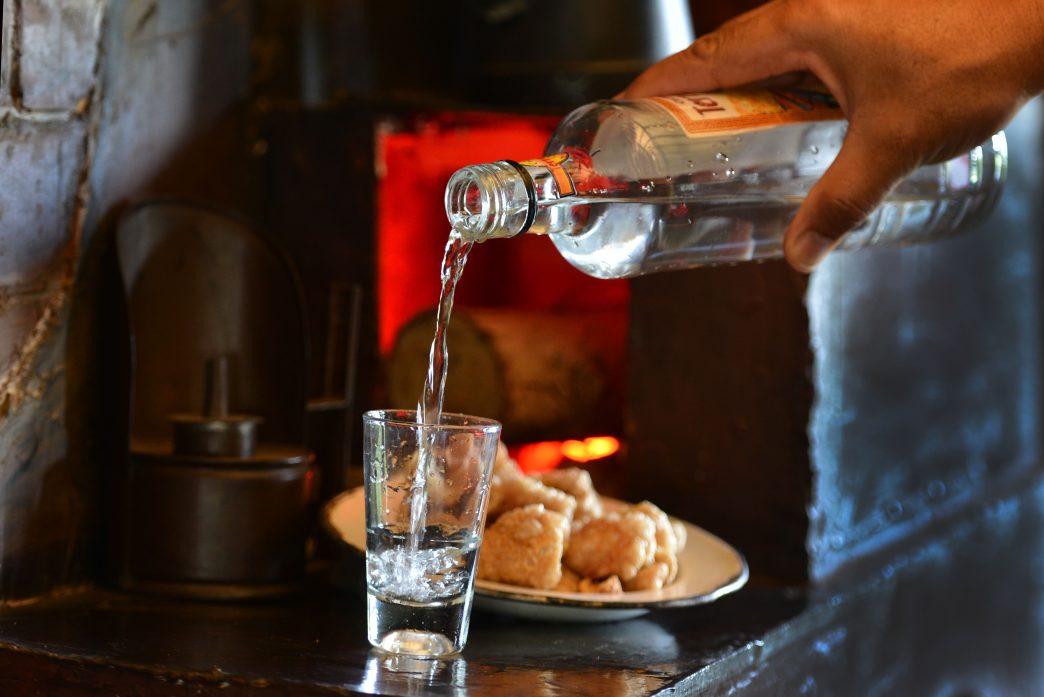 HIGH cachaca iguaria exporta certifica bebida alcool cana copo garrafa alambique cred Carlos Alberto Pereira 2