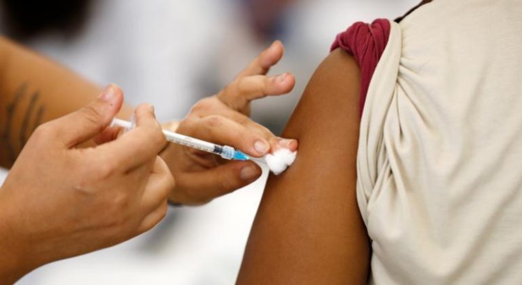 BH abre 22 centros de saúde neste sábado para vacinação contra gripe