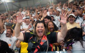 torcida reaparece cantando mais alto