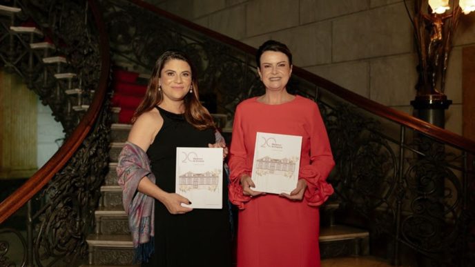 Iana Coimbra autora do livro e a presidente do Servas Christiana renault