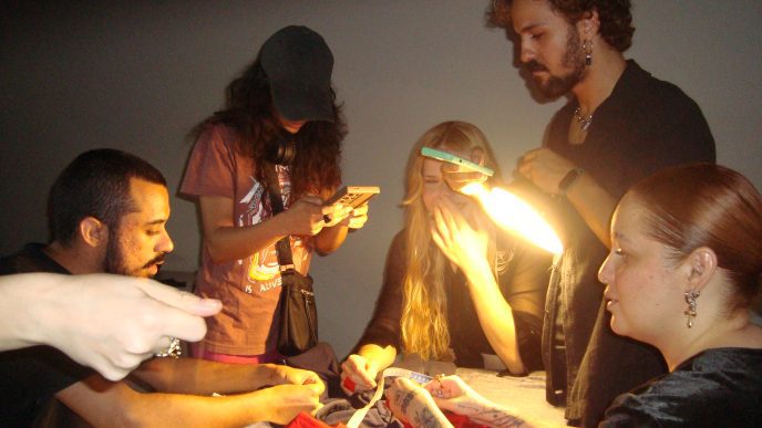 Sob a orientacao de Izabel Marques alunos expoe suas obras no Mumo. Fotografia Raphaella Dias