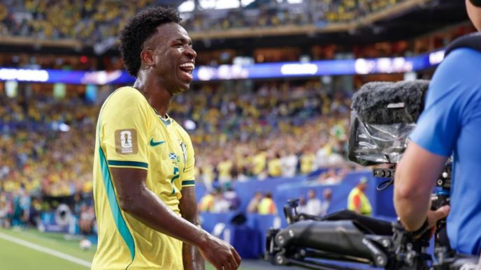 Vini Junior feliz