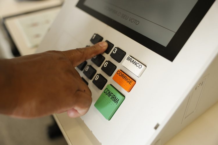 ALMG promove webinário sobre eleições de 2026 e uso da inteligência artificial na comunicação política