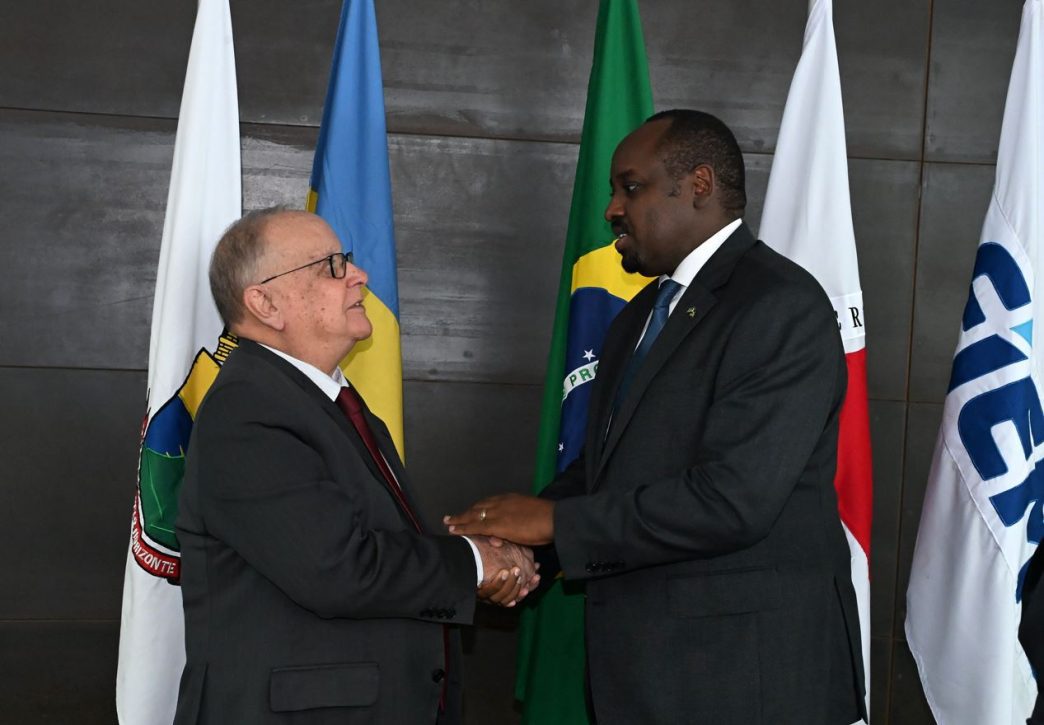 embaixador de Ruanda no Brasil Lawrence Manzi
