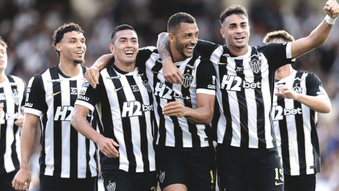 jogadores do Galo vibram com gol diante do Vasco da Gama