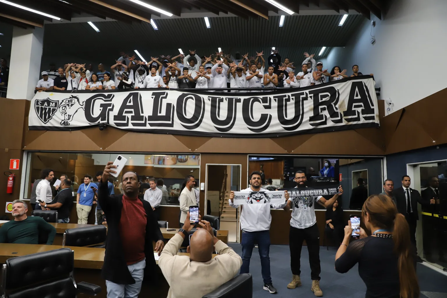 Galoucura se fez presente nas galerias da Camara Municipal durante a votacao Foto Bernaado Dias CMBH Balcao News