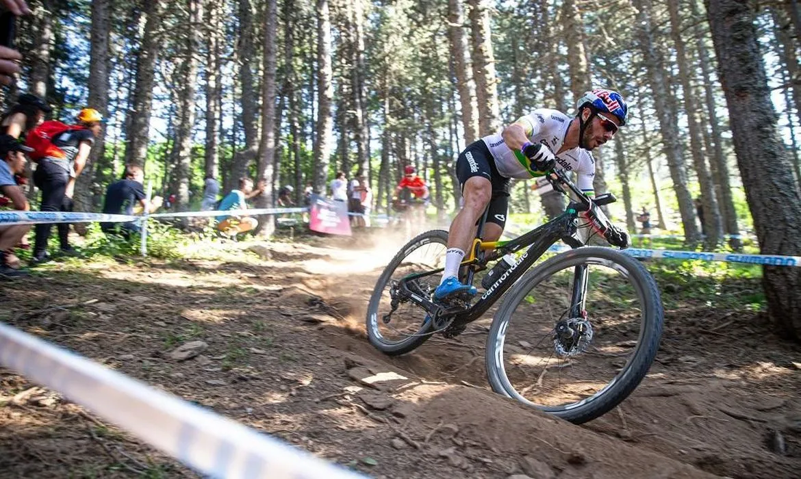 Henrique Avancini e bicampeao mundial de mountain bike na Escocia Foto Michele Mondidni COB Balcao News