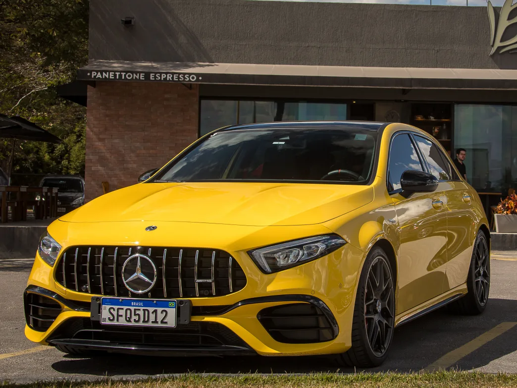 Mercedes AMG A 45 S Balcao News frente 03