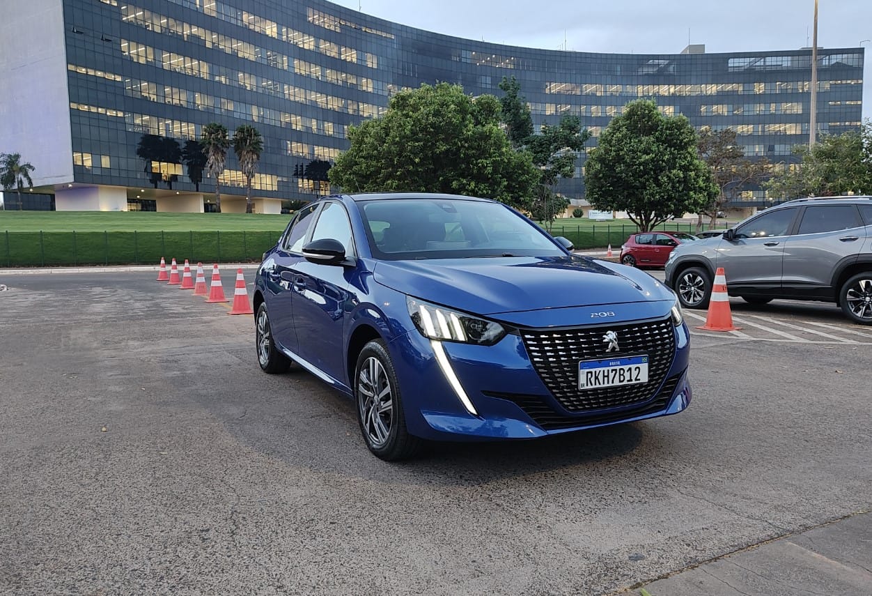 Peugeot 208 Griffe 2023. Balcao News 001