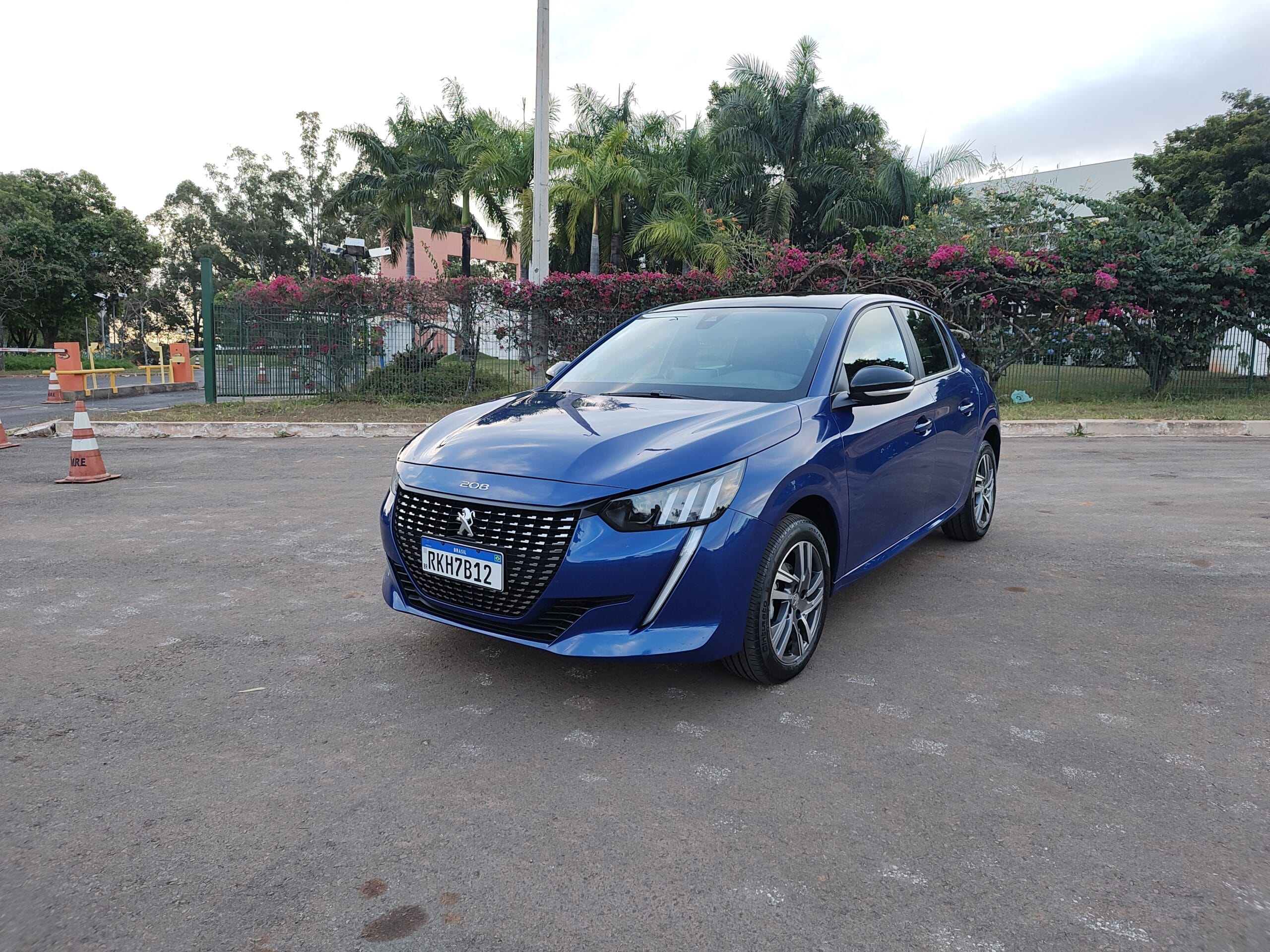 Peugeot 208 Griffe 2023: completo e bem equipado 4 Peugeot 208 Griffe 2023. Balcao News 02 scaled