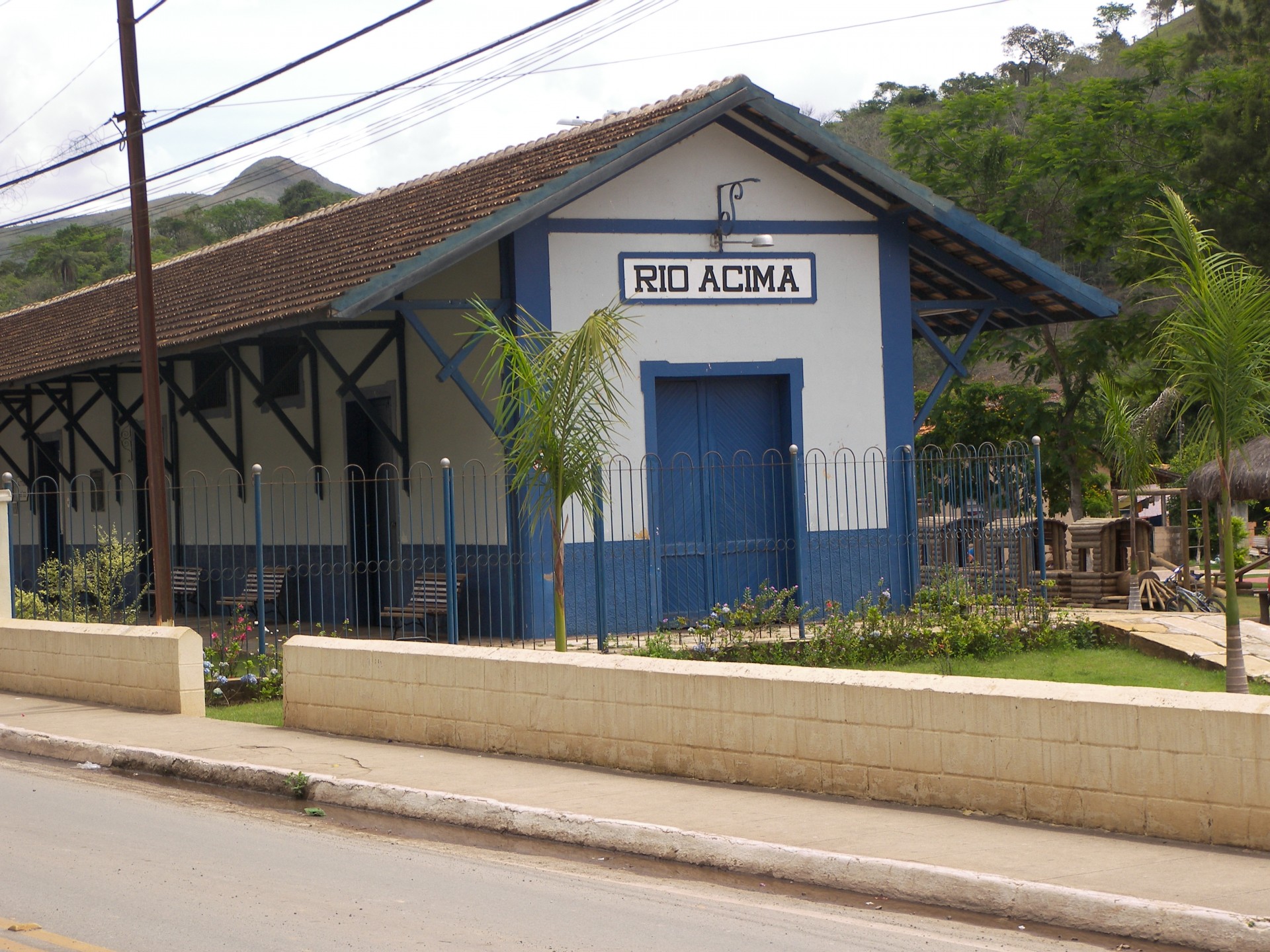 Estacao Ferroviaria de Rio Acima foto minasgeraiscom br