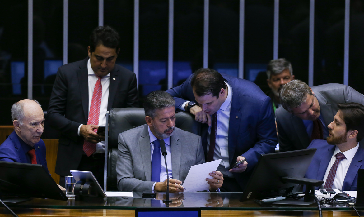 Taxacao super ricos Balcao News 26 10 23 Lula Marques
