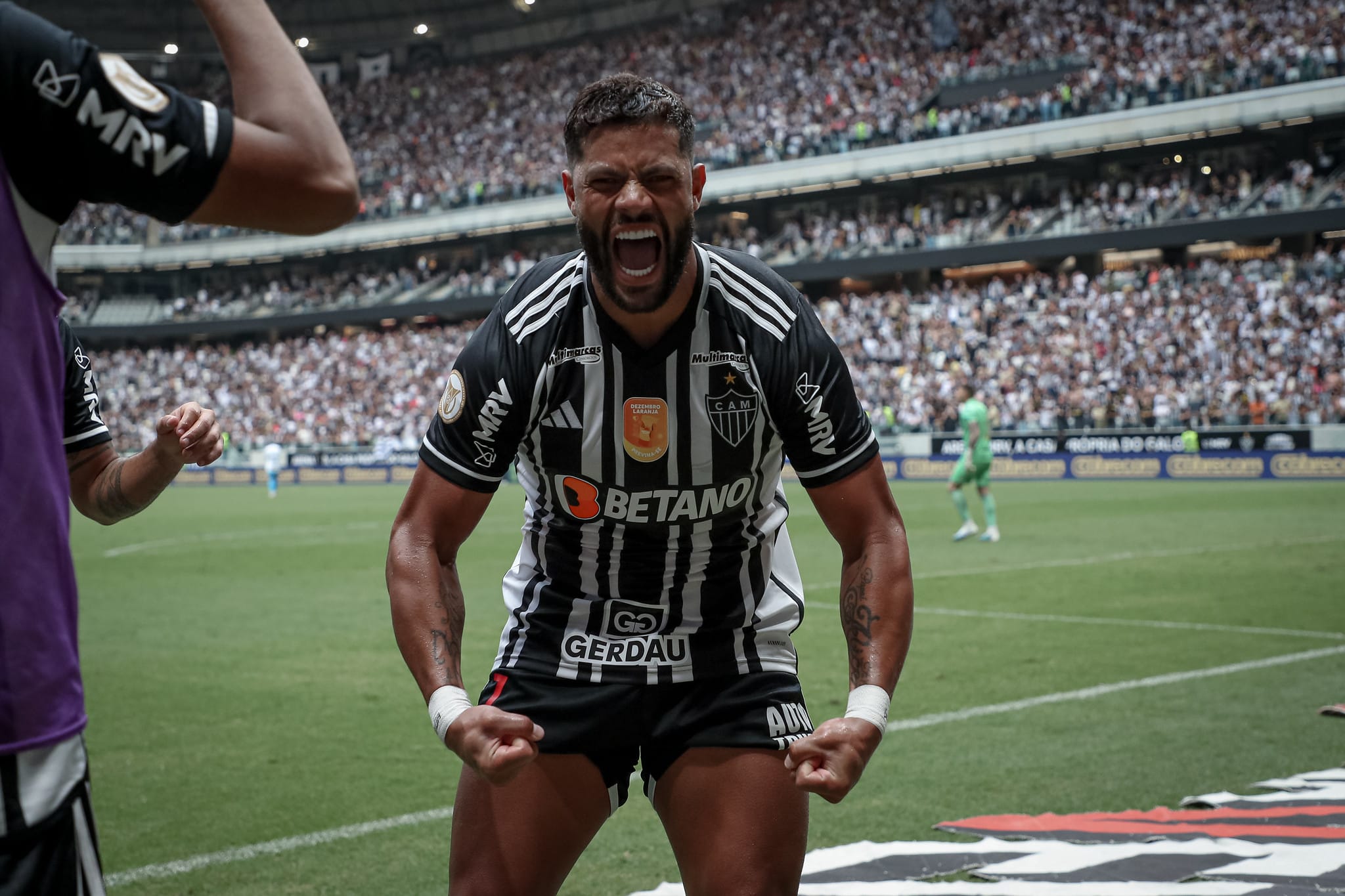 Hulk fez o terceiro gol do Galo na goleada sobre o Tricolor Gaucho e iguala marca de 2022 Balcao News