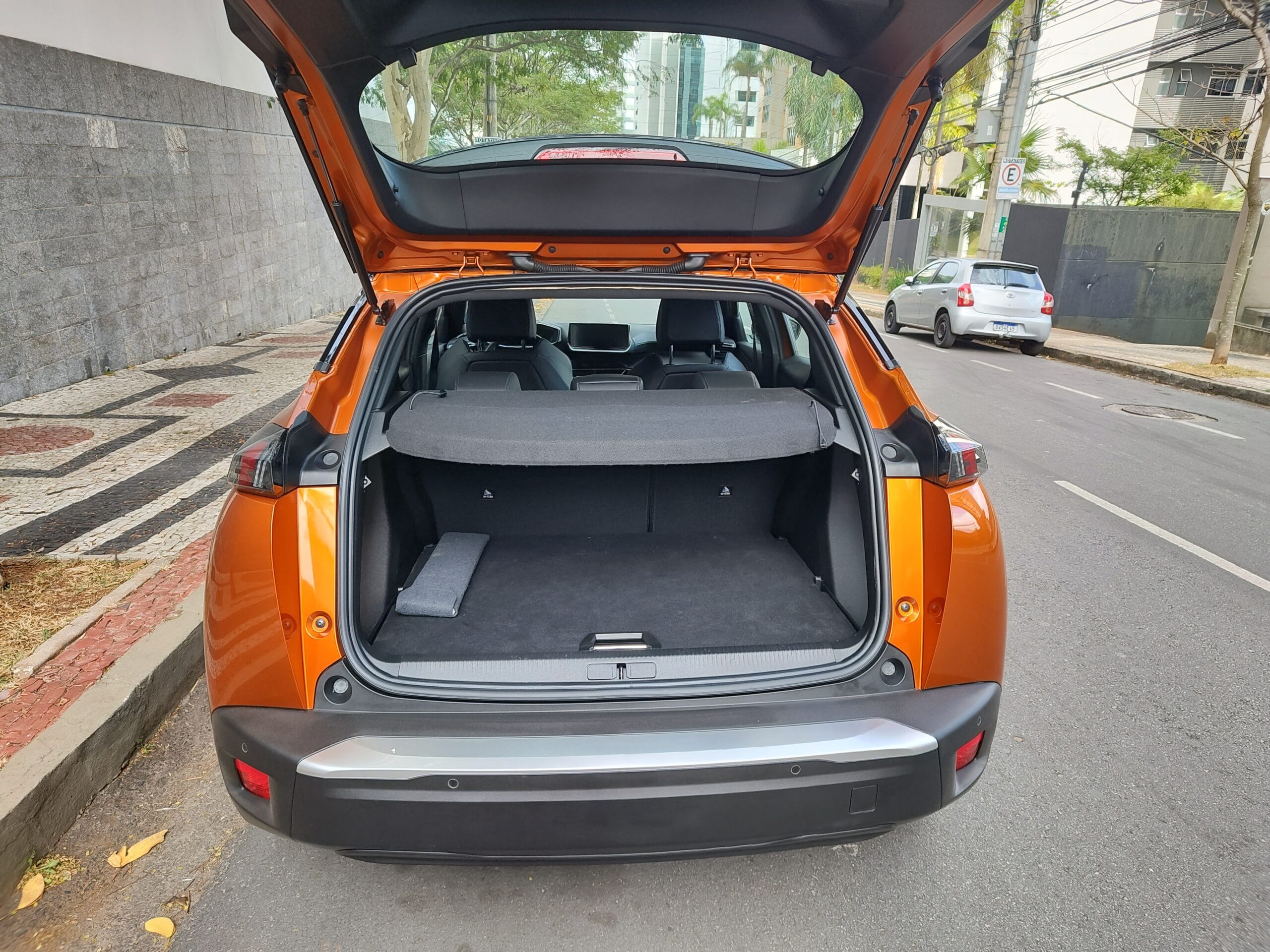 Peugeot e 2008 GT. Balcao News 04 scaled
