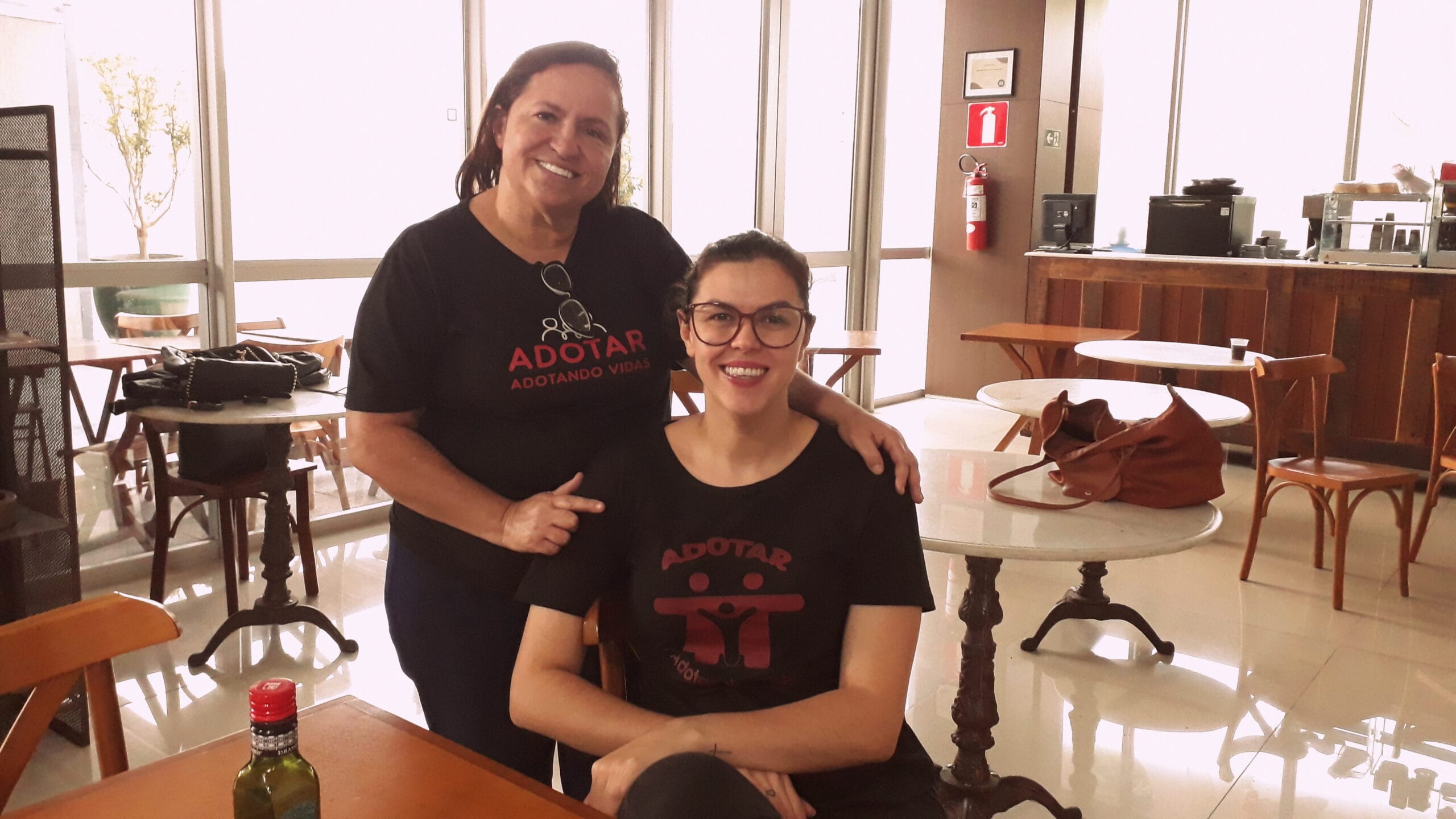 Delma e Sylvia parceiras voluntarias do Instituto Adotar Balcao News A3 scaled