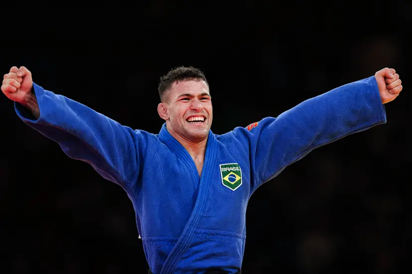 Judoca William Lima e prata em Paris Foto WanderRobertoCOB 28 7 24 Balcao News
