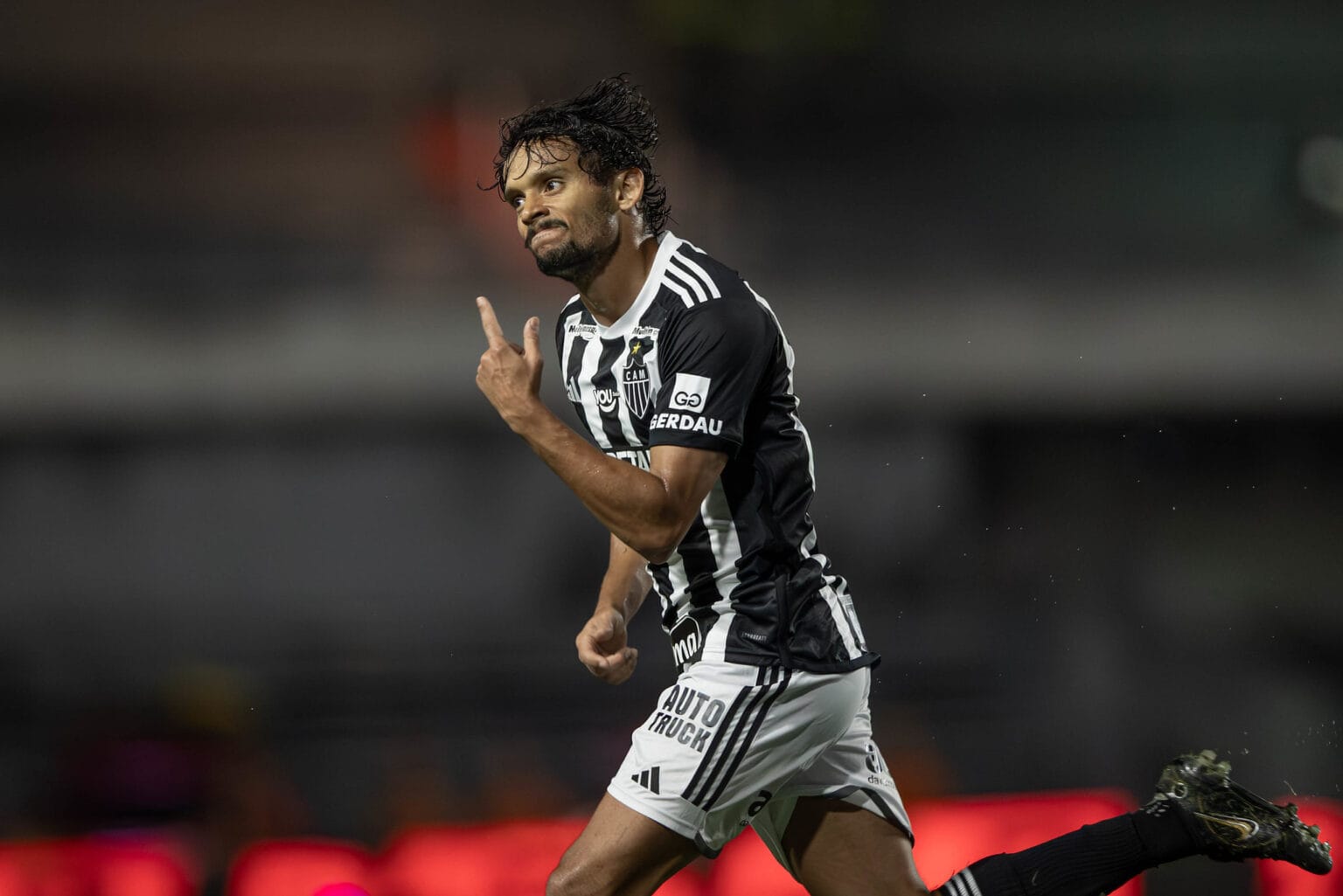 Scarpa fez um golaco e ampliou o placar Balcao News