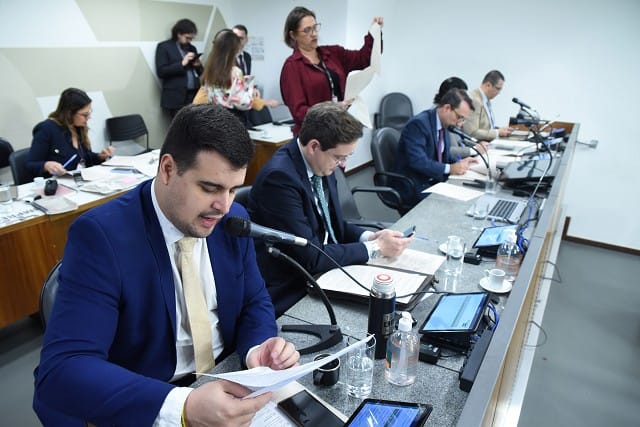 CCJ aprova contagem tempo pandemia servidores Guilherme bergamini 7 8 24