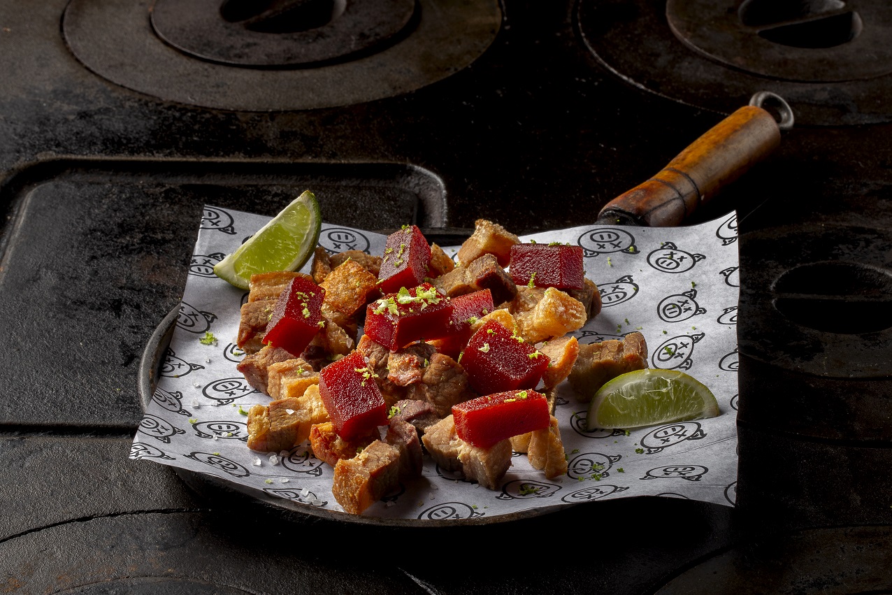 Torresmo com Parmesao e Goiabada no Balcao News