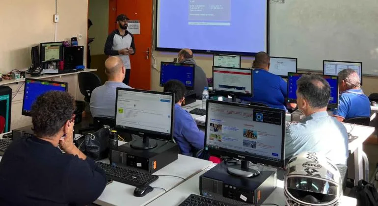 PBH abre oficinas de tecnologia 3 idade Balcao News 16 1 25 Divulgacao