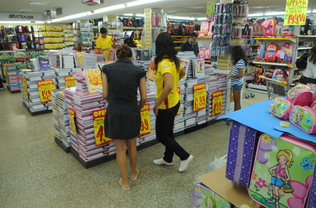 material escolar movimentam o comercio em Belo Horizonte
