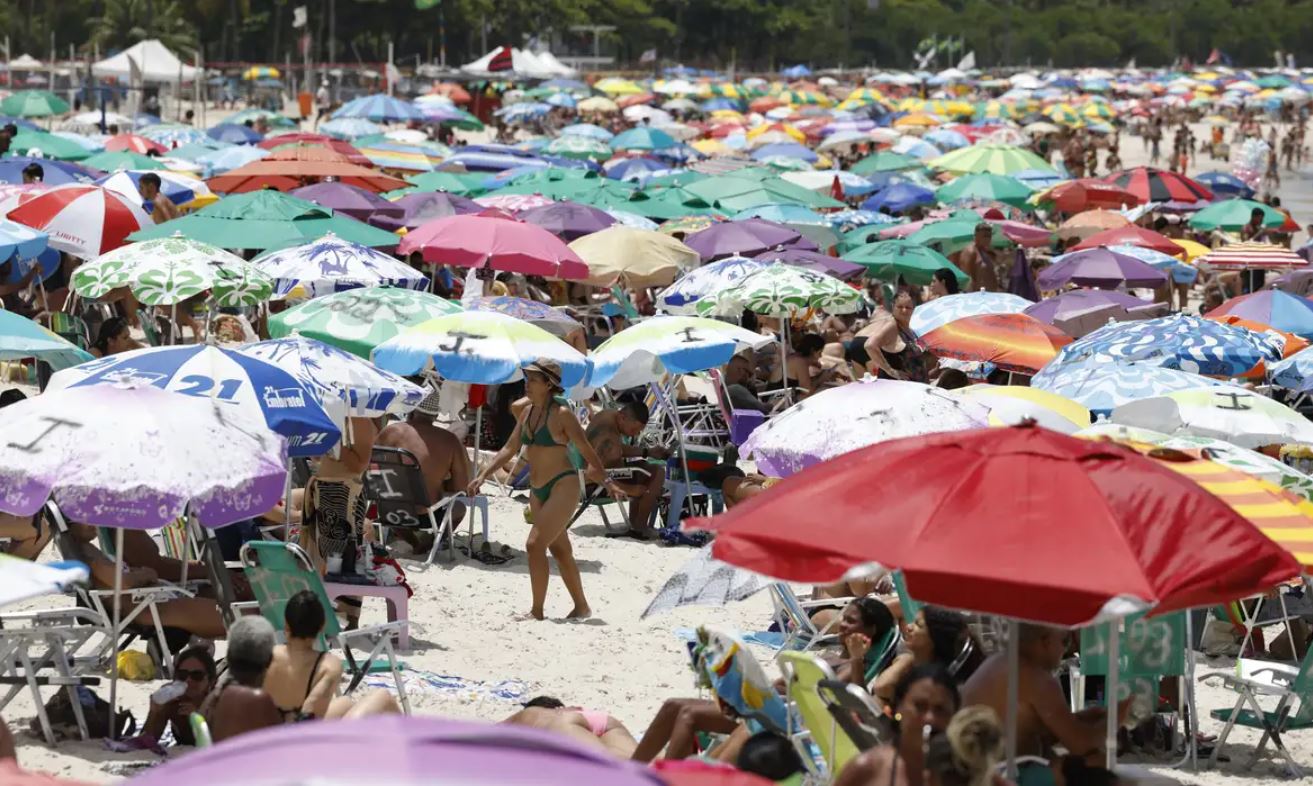 praias lotadas no Rio com o calor Balcao News