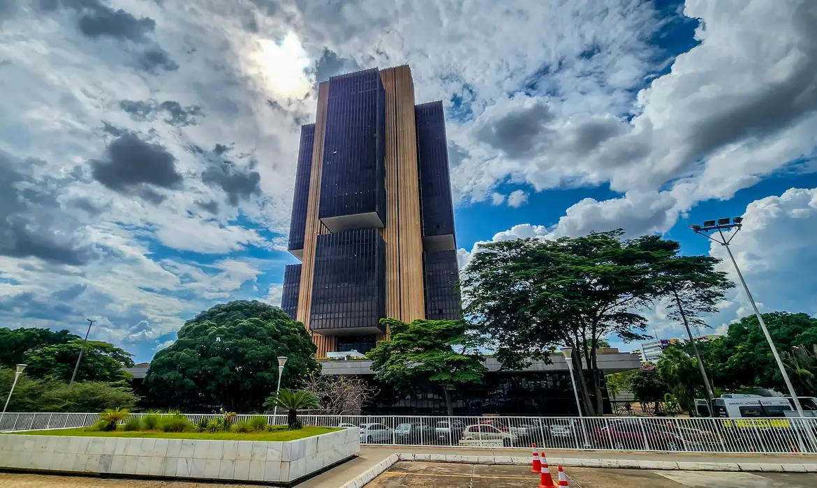 Mercado projeta inflacao acima de 5 este ano Rafa neddermeyer Balcao News 10 3 25