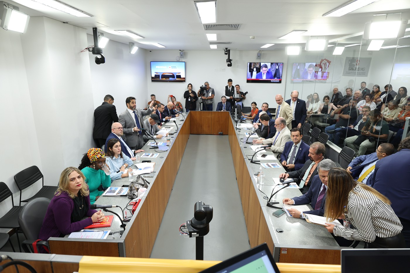 Deputados sabatinam Simoes sobre Propaga Luiz Santana 9 5 25 Balcao News