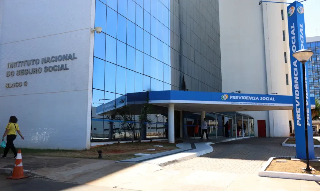 Inss paga segunda parcela do 13 J´se Cruz Balcao News