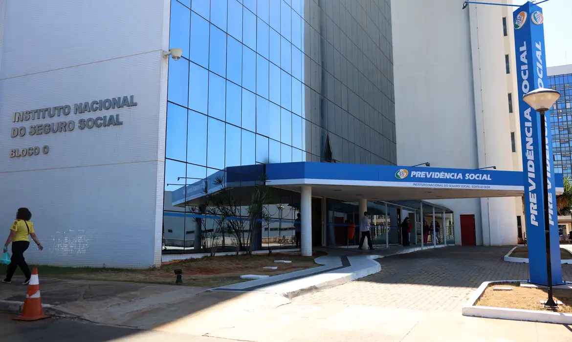 Inss paga segunda parcela do 13 J´se Cruz Balcao News