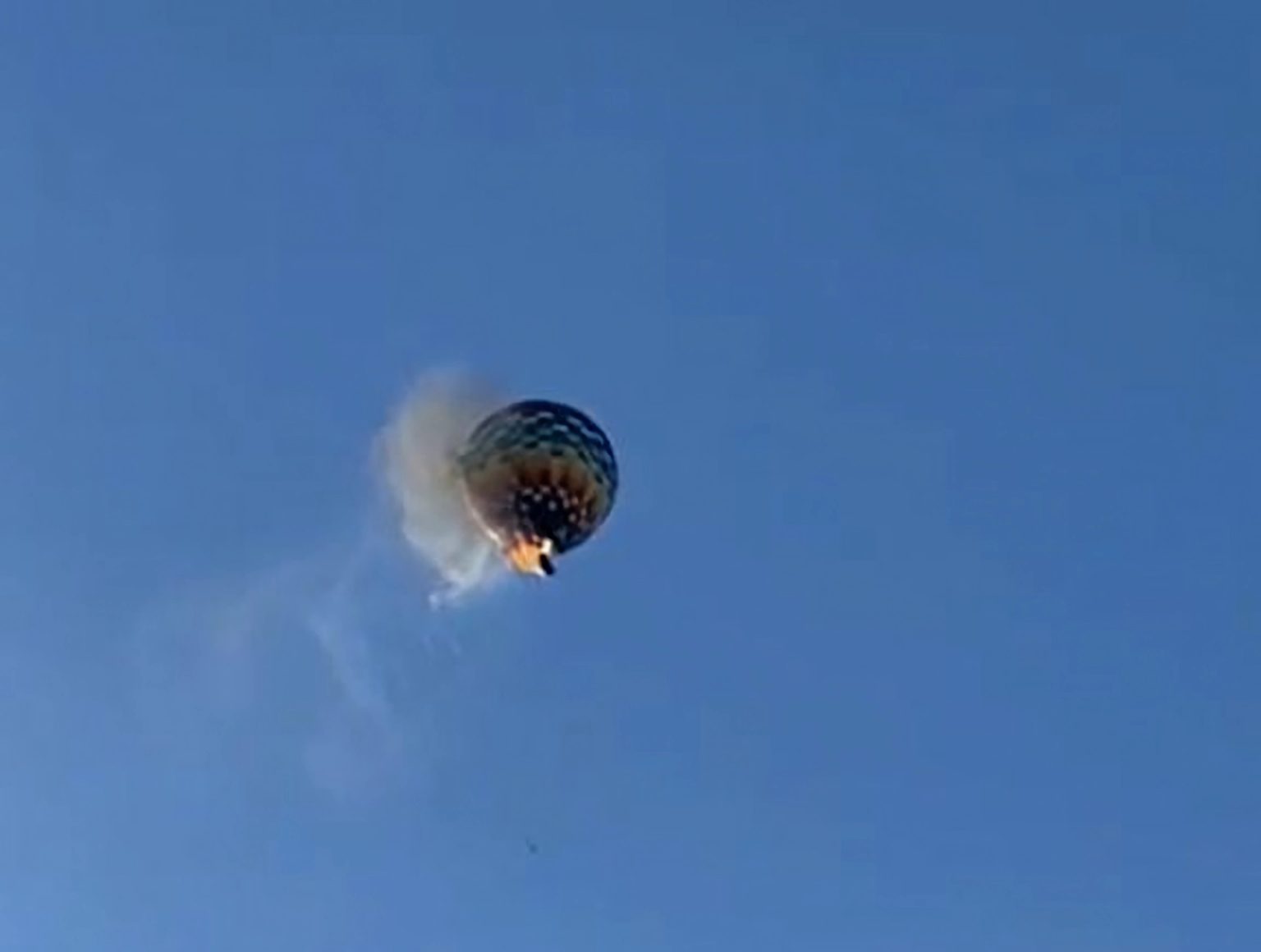 Balao pega foco e cai em Santa Catarina