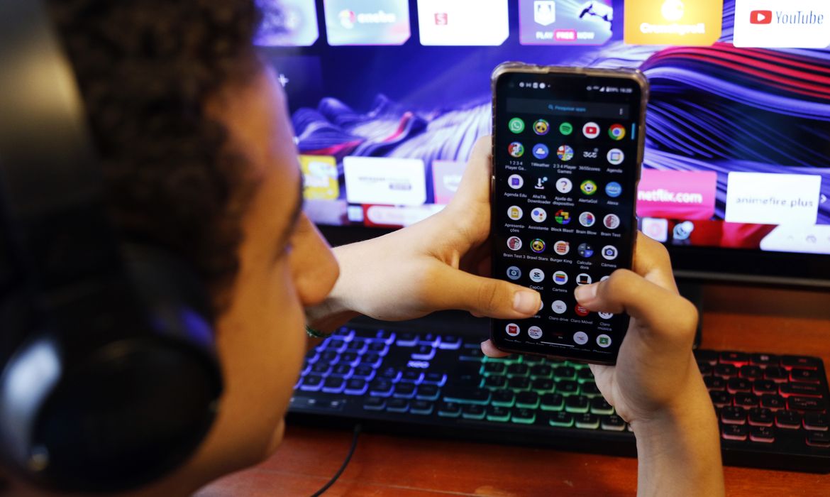 Felca Senado pedofilia internet Bruno Peres Balcao news