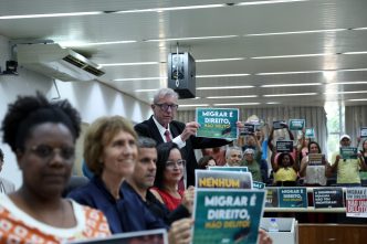 Deputados ouvem deportados Elisabete Guimaraes Balcao Nes 22 9 25