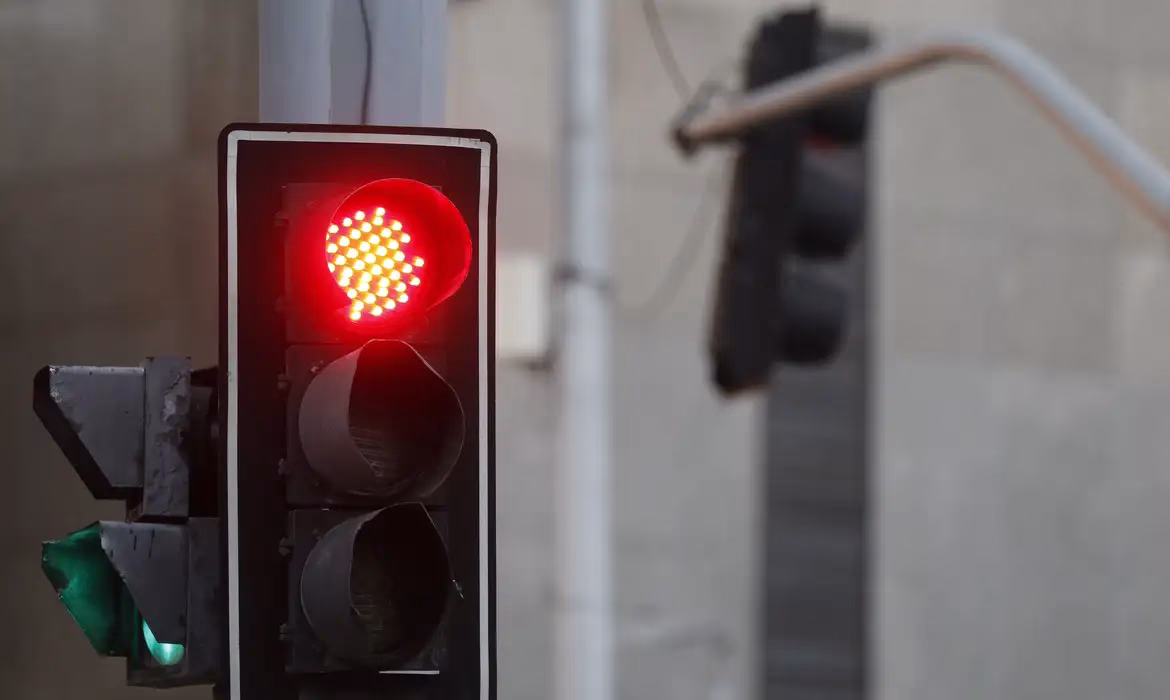 Gov estuda acabar com exigencia de auto escola Fernando Frazao 6 10 25 1
