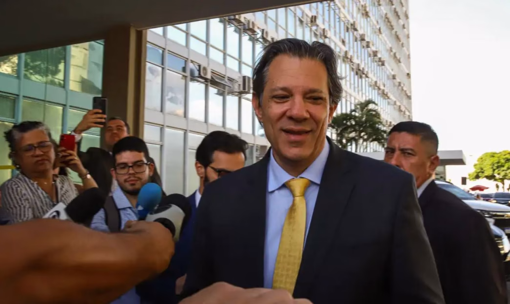 Ministro da Fazenda Fernando Haddad comemora a aprovacao da isencao dp IR