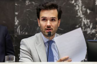 Almg aprova em 1 turno concessao de terras publicas para empresas estrangeiras. William Dias