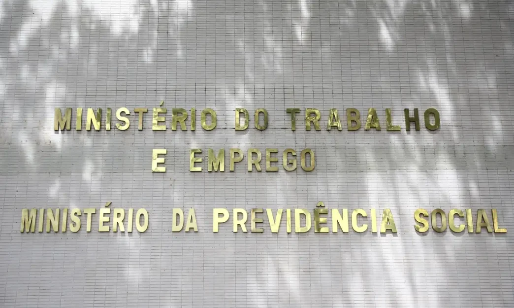 Aposentados tem ate dia 14 para ressarcimento Balcao News 7 11