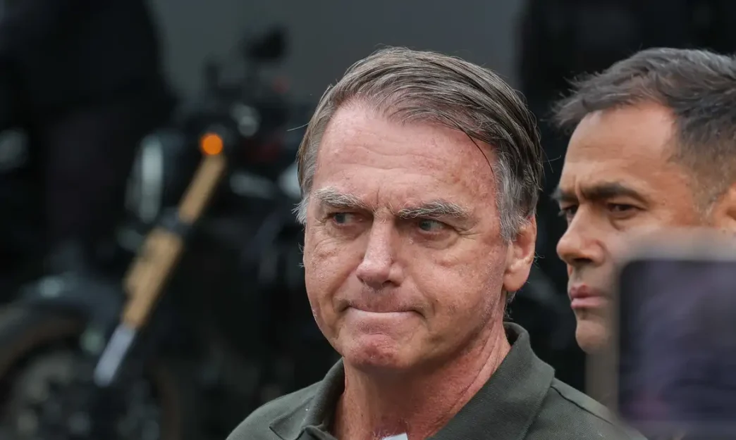 Bolsonaro e preso Fabio Rodrigues Pozzebom 221125 Balcao News