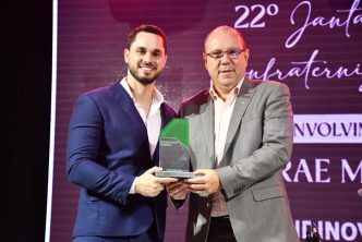 O presidente do Sindinova Rodrigo Martins e o presidente do Conselho Deliberativo do Sebrae Minas Marcelo de Souza e Silva