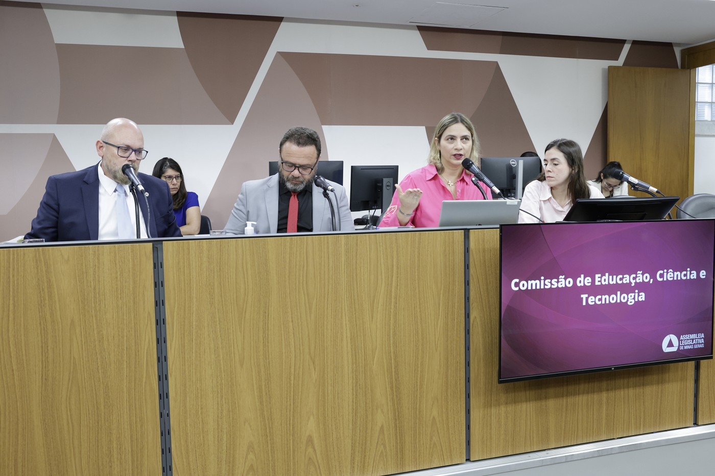 Almg recebe secretario de educacao Guilherme Bergamini