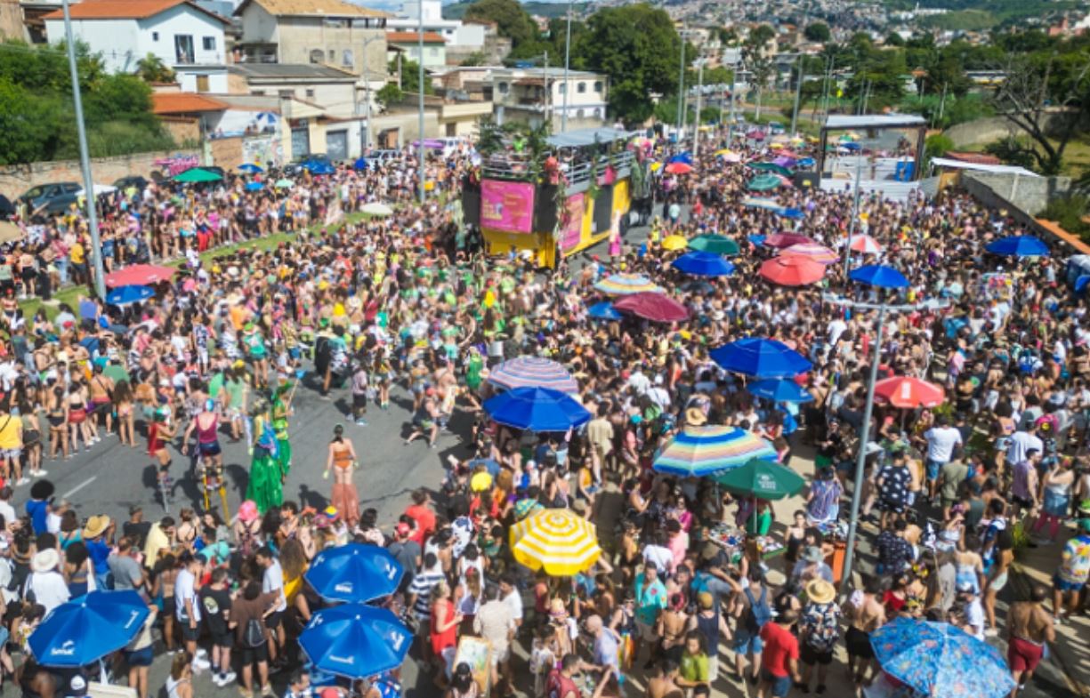 blocos reunem multidoes em BH