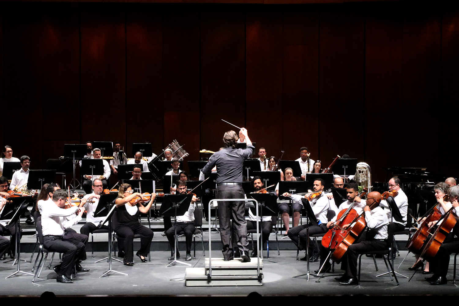 Maestro Andre Brant e Orquestra Sinfonica de Minas Gerais Credito Paulo Lacerda 2