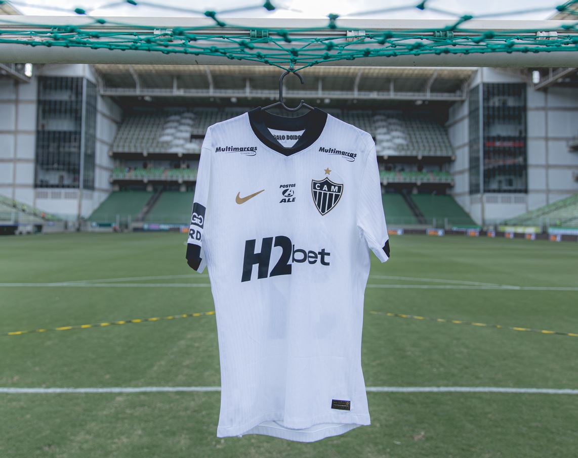 camisa do Galo no varal