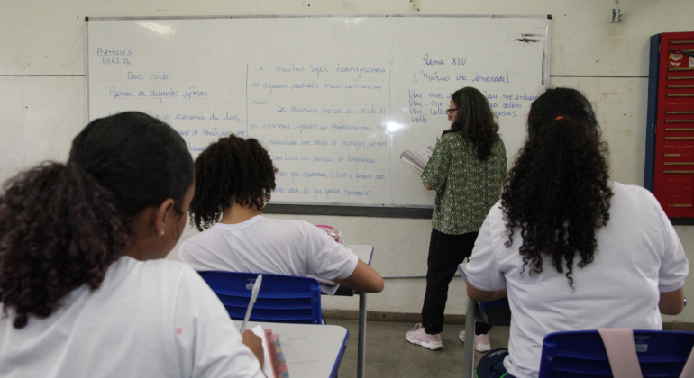 PBH abre concurso com 112 vagas para professores da Rede Municipal