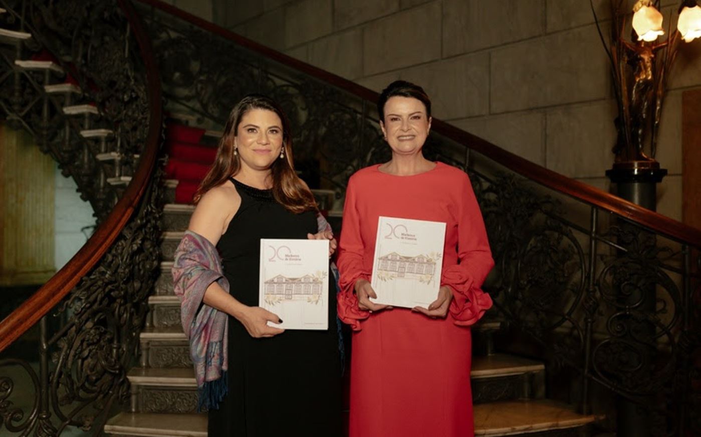 Iana Coimbra autora do livro e a presidente do Servas Christiana renault